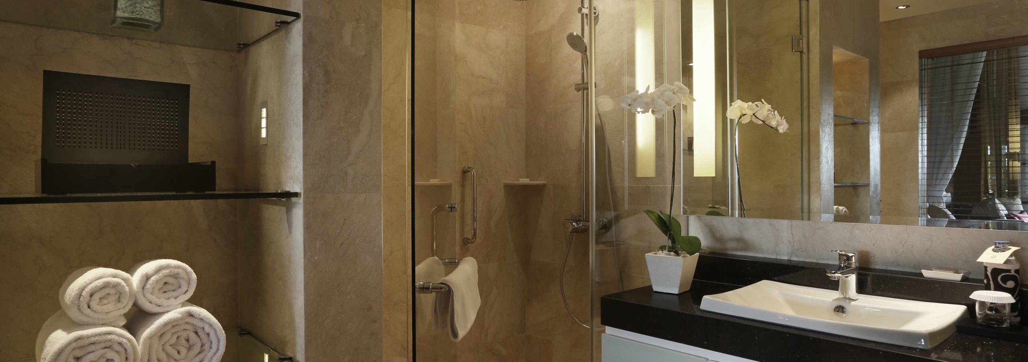 badkamer-deluxe-puri-santrian-balitravel