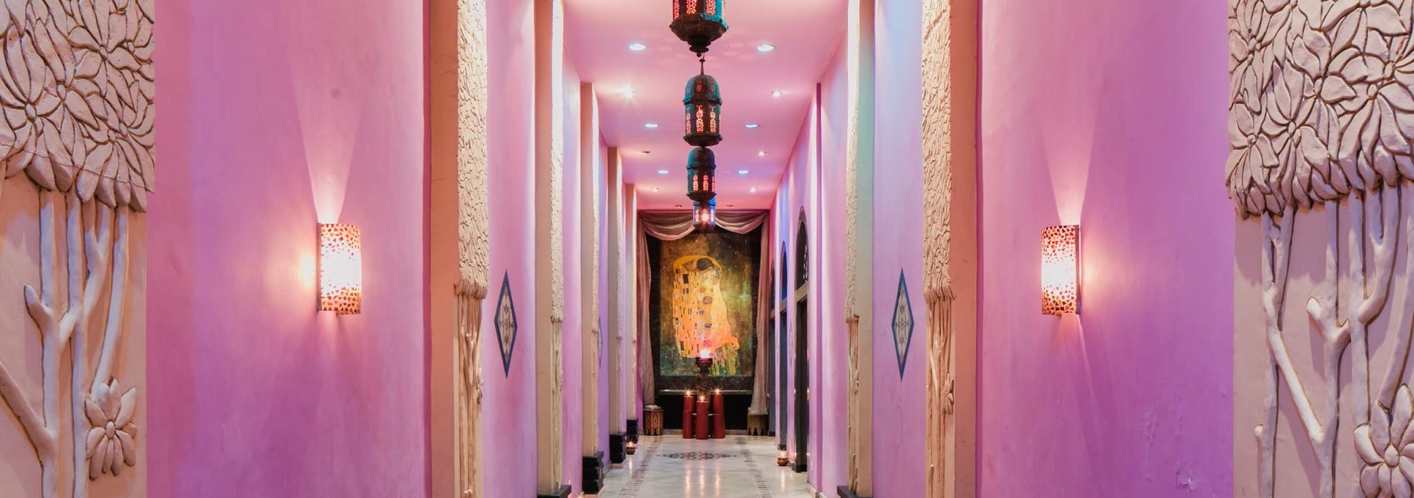 interior-tugu-malang-java-balitravel