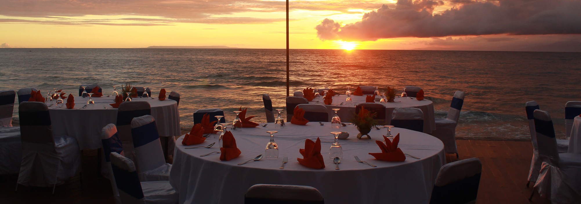 sunset-dining-holiday-resort-lombok