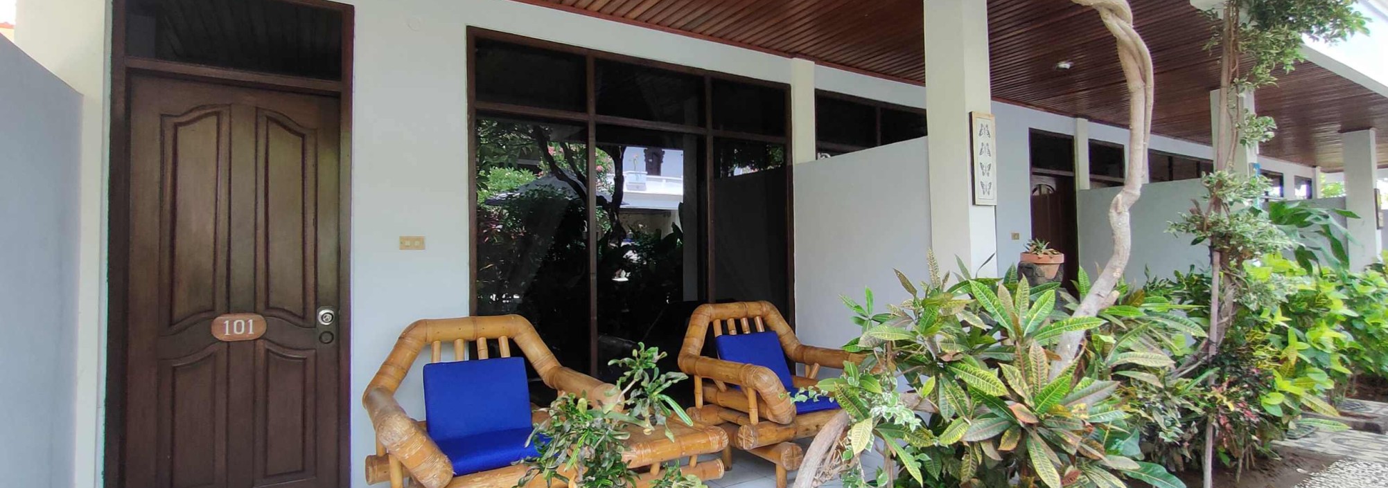 superior-balkon-adirama-beach-hotel-bali