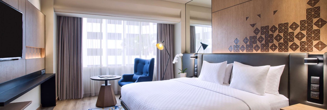 superior-queen-size-bed-mercure-jakarta-batavia-balitravel