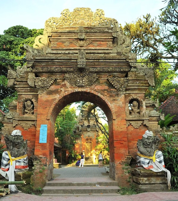 ubud-palace-puri-saren-agung-bali-balitravel
