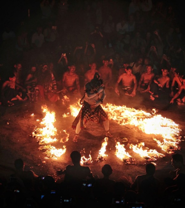 uluwatu-kecak-dans-balitravel