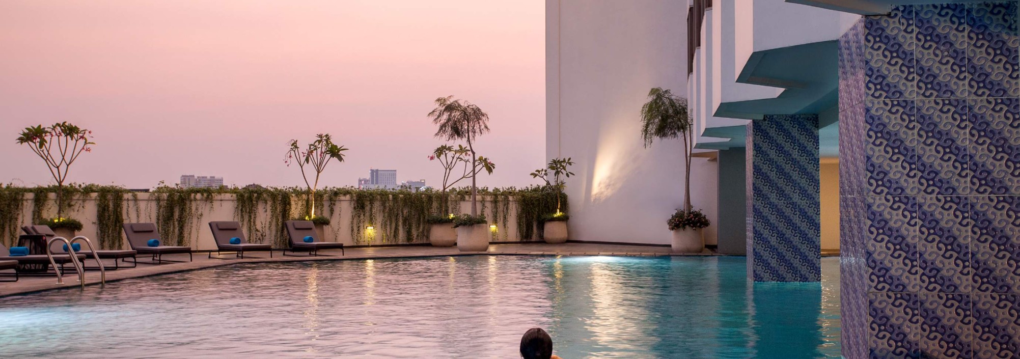 zwembad-mercure-jakarta-batavia-balitravel