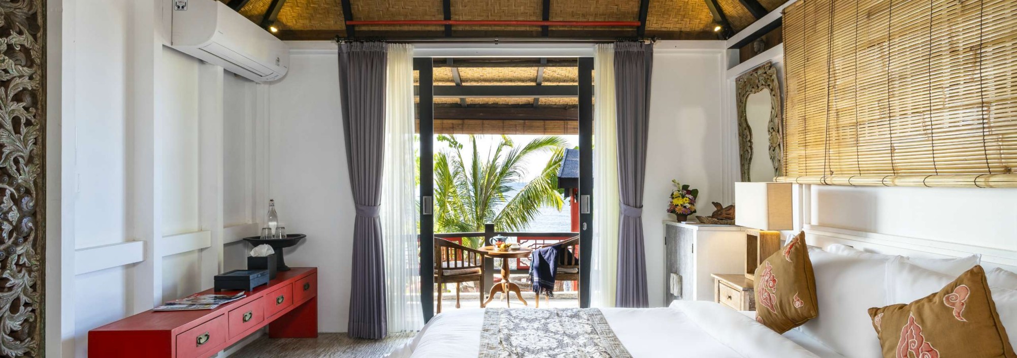 amed-cottage-balcony-balitravel