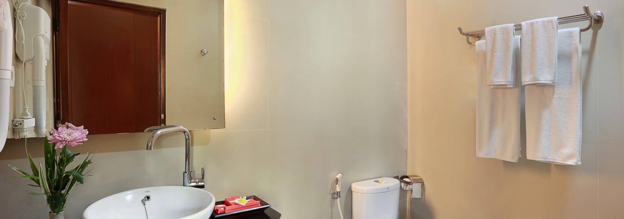 badkamer-deluxe-bungalow-respati-sanur-balitravel