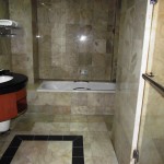 badkamer-le-polonia-hotel-medan-sumatra-balitravel