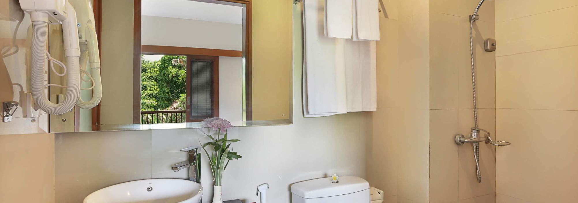 badkamer-superior-kamer-respati-bali-sanur-balitravel