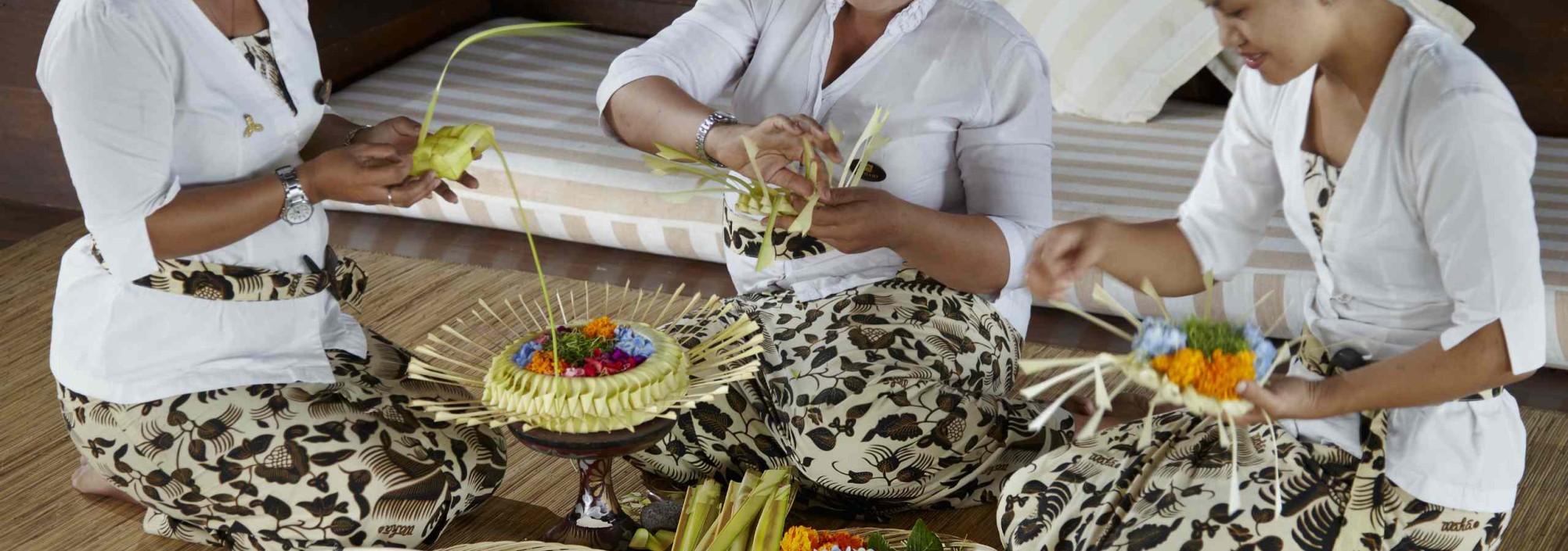 balinese-palm-leaf-creation-ubud-balitravel