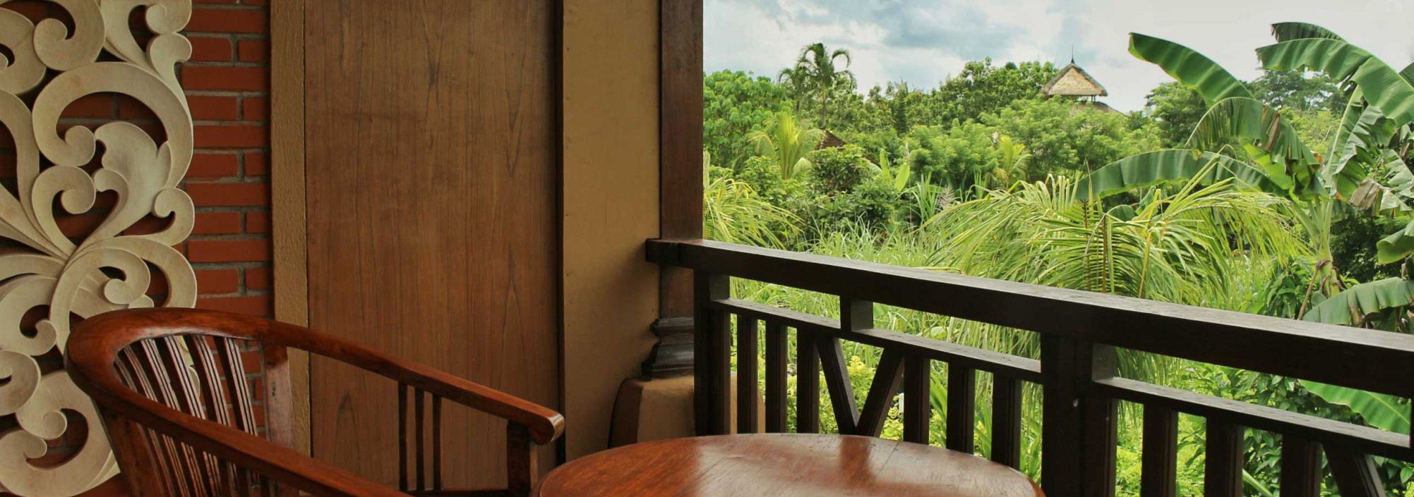 balkon-superior-view-saren-indah-ubud-balitravel