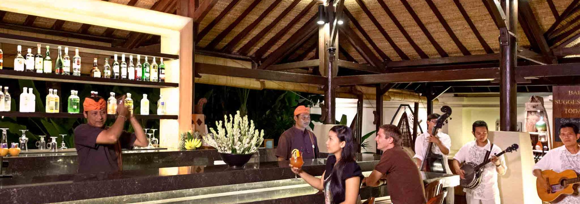 bar-novotel-benoa-balitravel