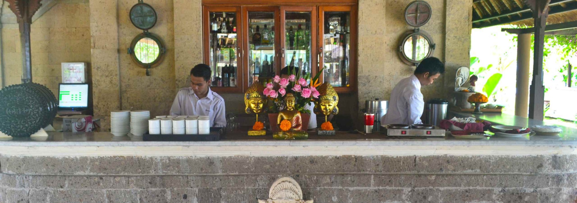 bar-puri-bagus-lovina-balitravel