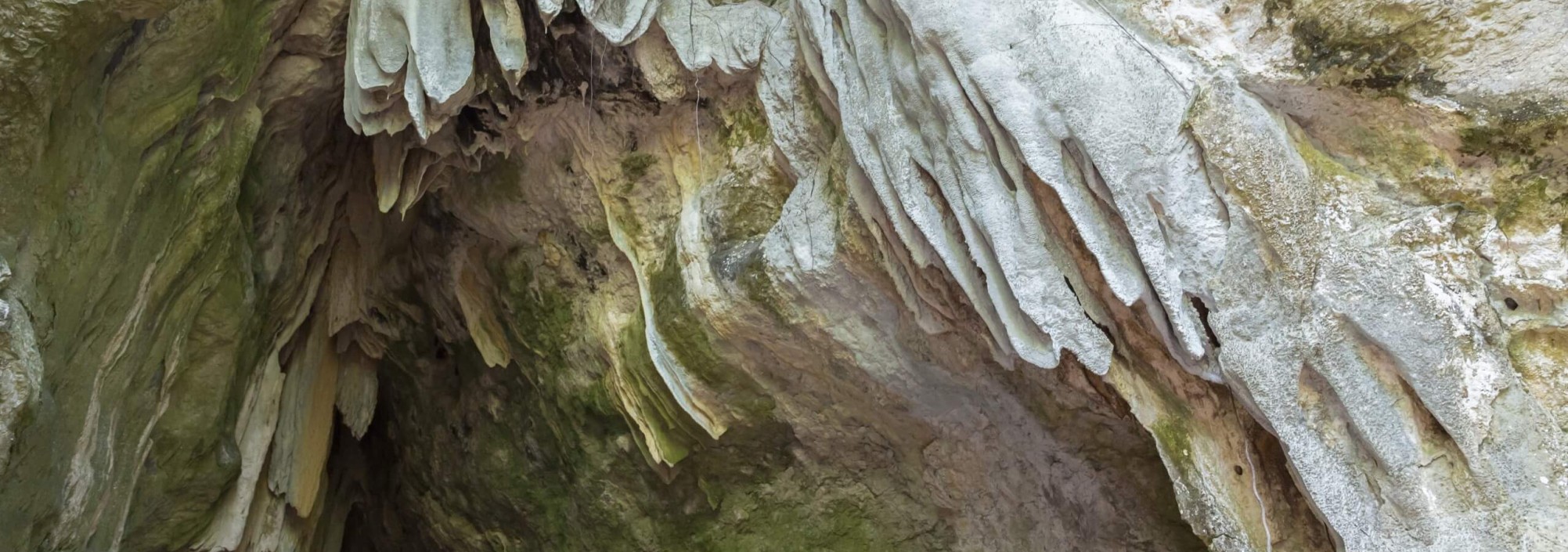 batu-cermin-cave-labuan-bajo