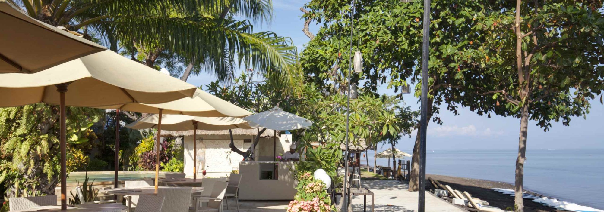 beach-bar-the-lovina-balitravel