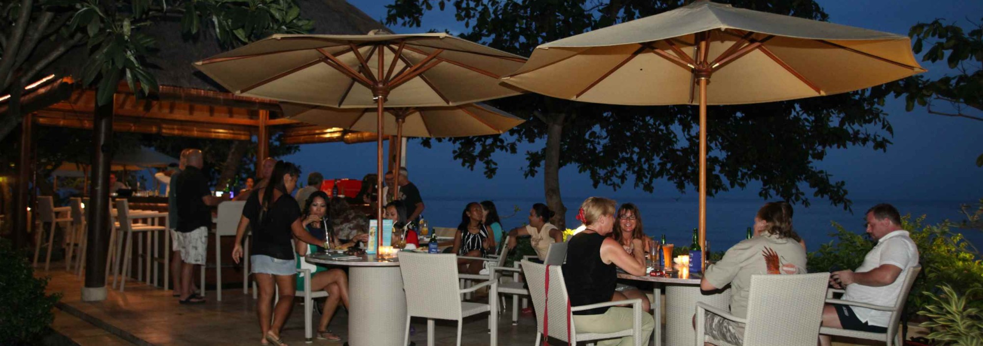 beach-dining-the-lovina-balitravel