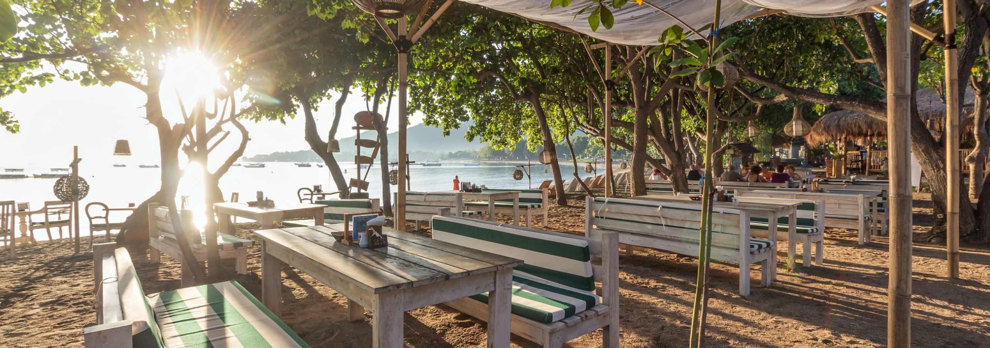 beach-restaurant-taman-sari-bali-travel