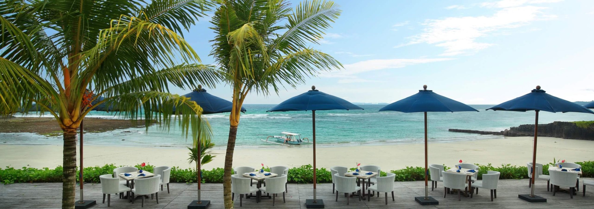 biru-restaurant-ocean-front-candi-beach-resort-balitravel
