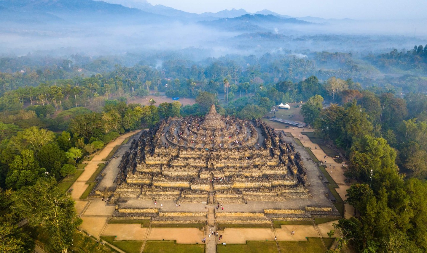 borobudur-buddhist-temple-java-balitravel-1