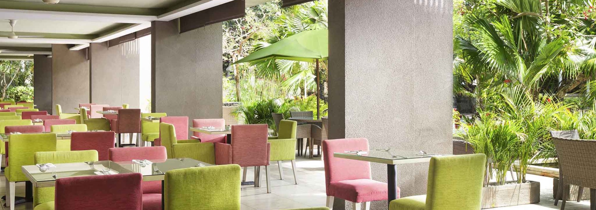 buiten-restaurant-ibis-styles-bali-benoa