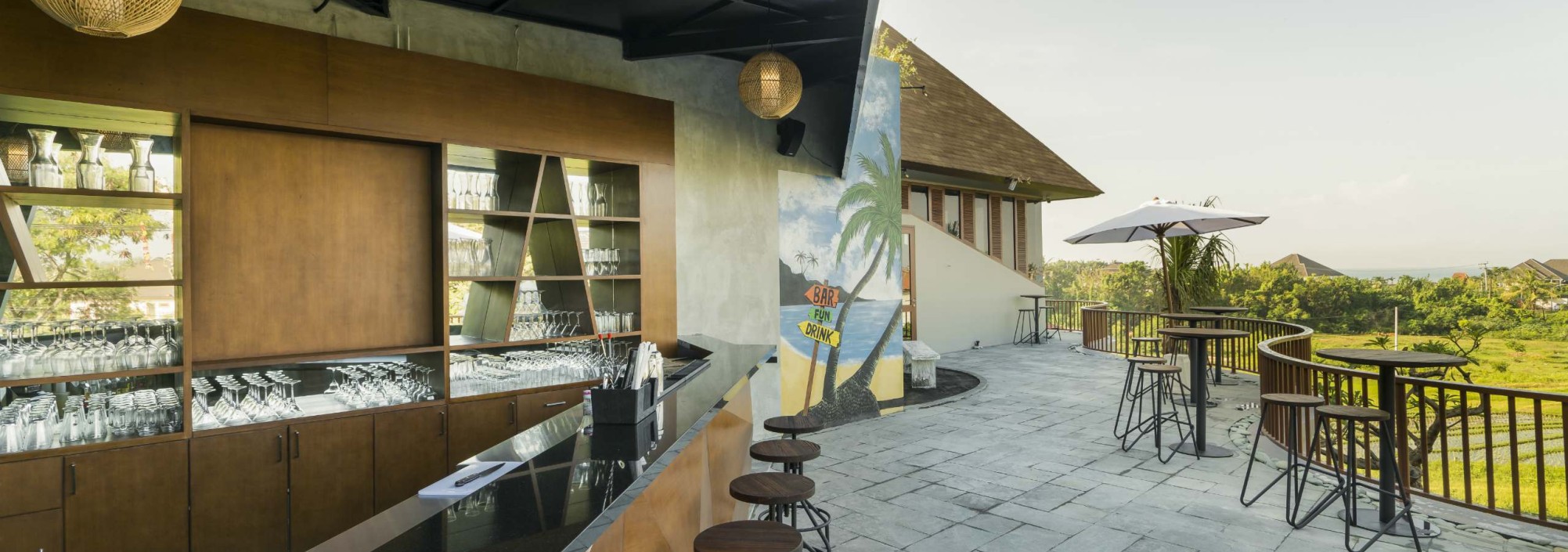 buitenbar-in-het-sense-canngu-beach-hotel-bali-travel