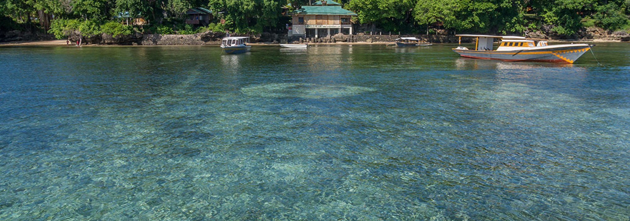 bunaken-divers-restaurant-view-balitravel
