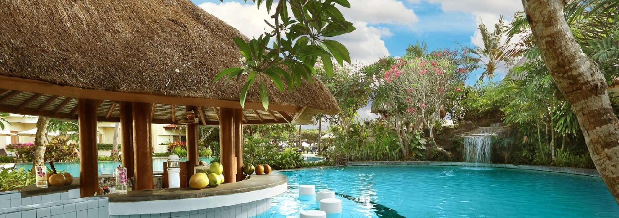coconut-pool-bar-grand-mirage-resort-bali