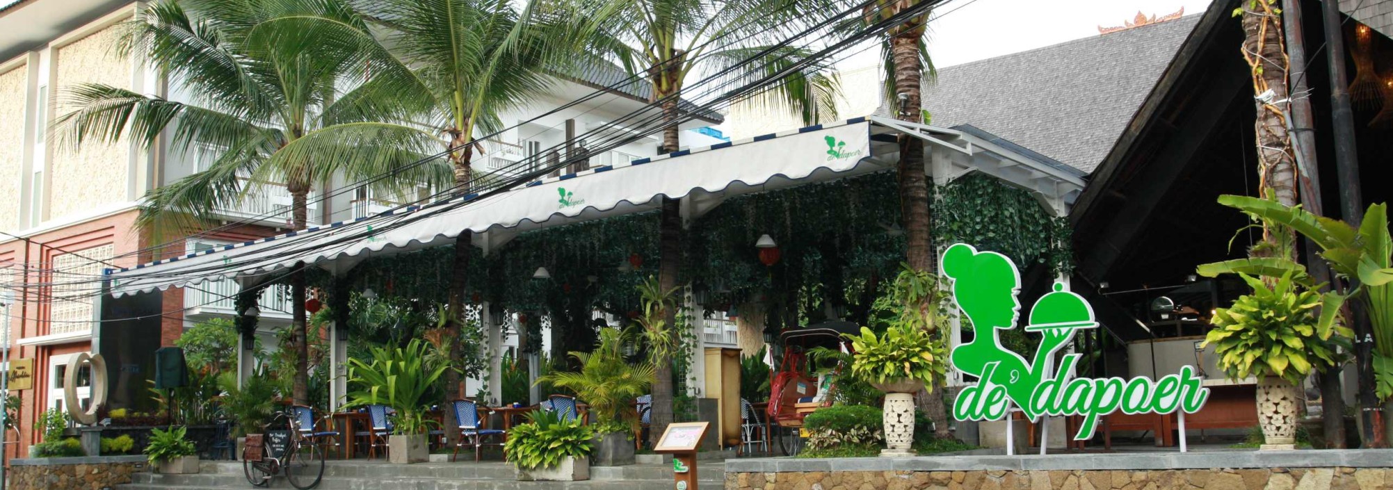 dapoer-restaurant-oasis-lagoon-resort-bali-travel