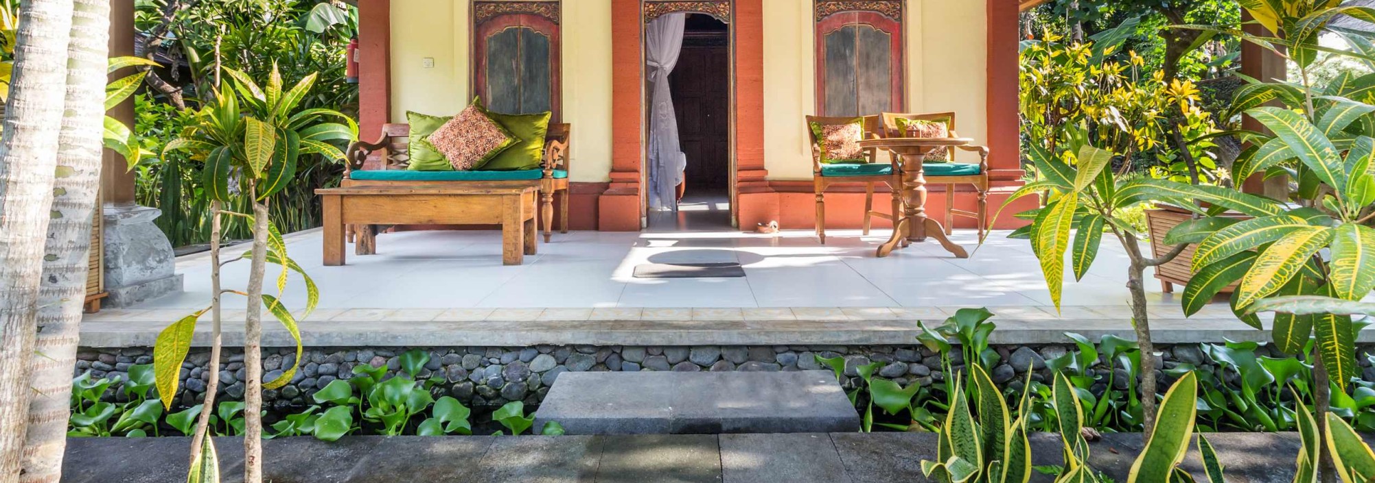 deluxe-bungalow-taman-sari-bali-travel