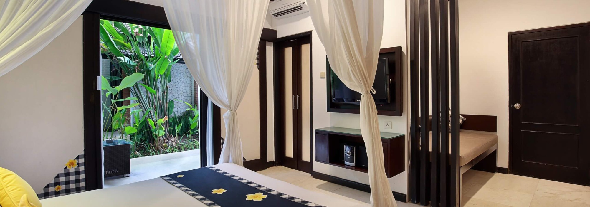 deluxe-garden-candi-beach-resort-candidasa-bali-travel-1