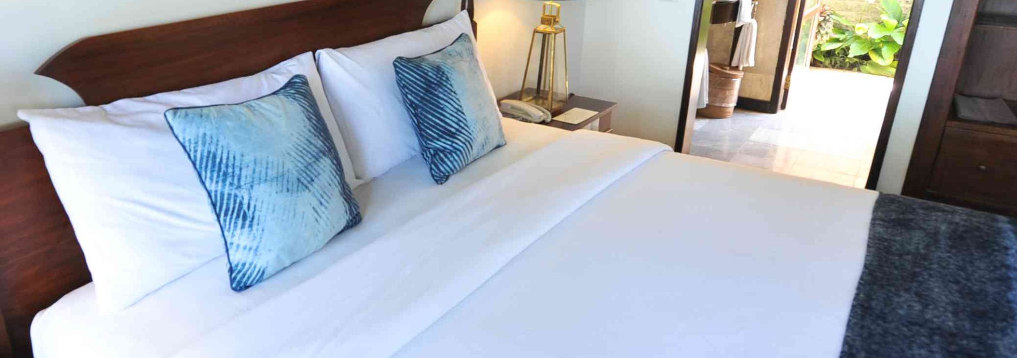 deluxe-ijen-resort-java-balitravel