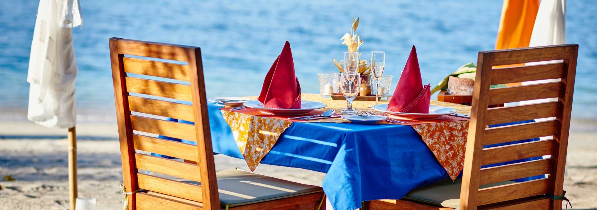 dining-beach-cocotinos-sekotong-balitravel