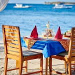 dining-beach-cocotinos-sekotong-balitravel