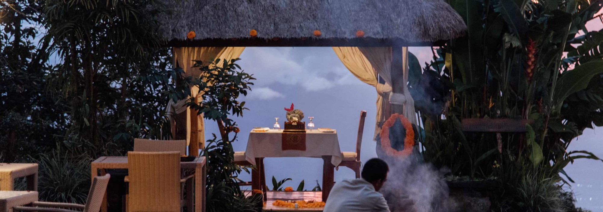 fire-making-munsuk-moosing-plantation-balitravel