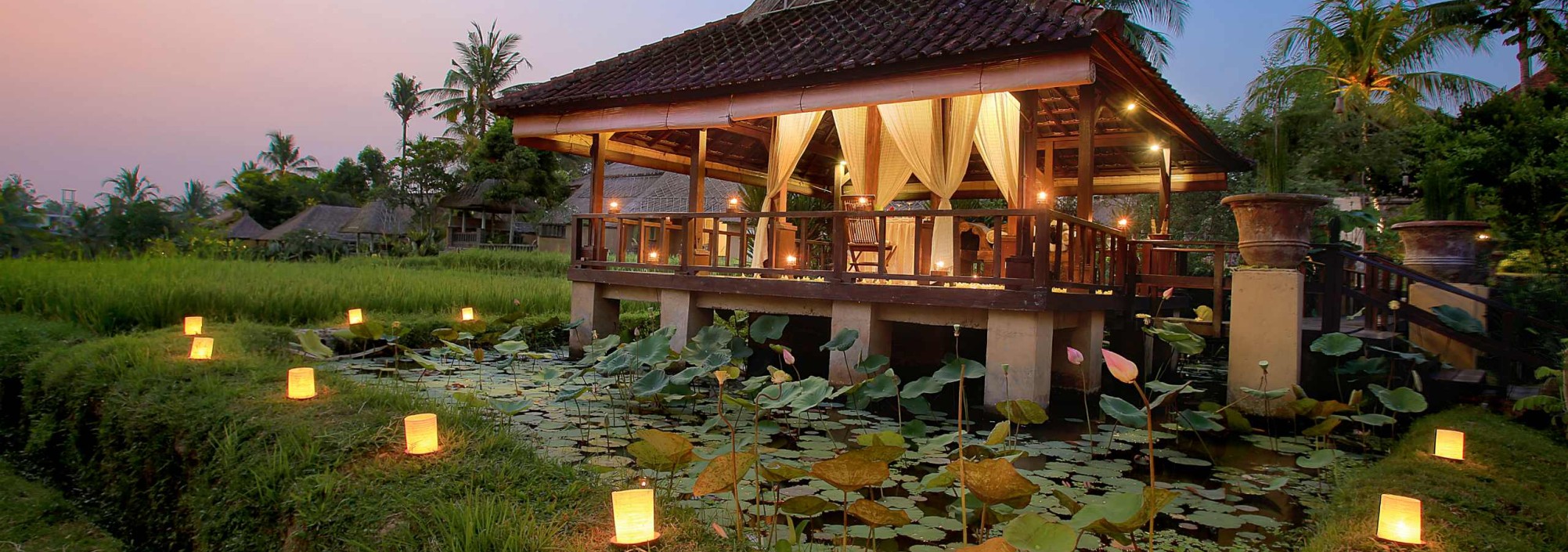 floating-bale-wape-di-ume-ubud-balitravel