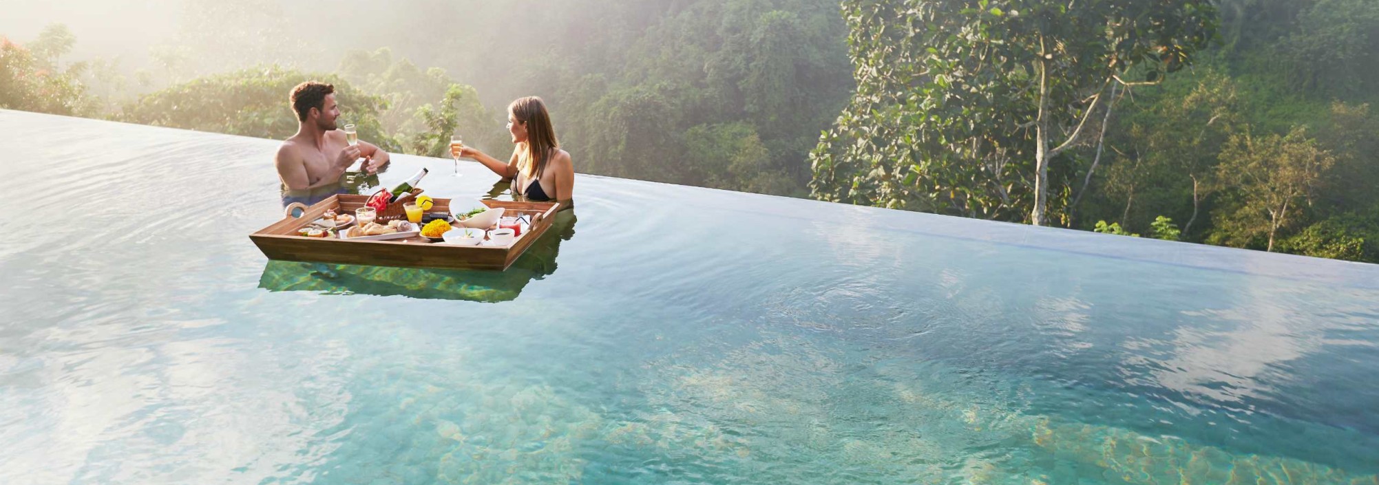 floating-breakfast-kamandalu-ubud-balitravel
