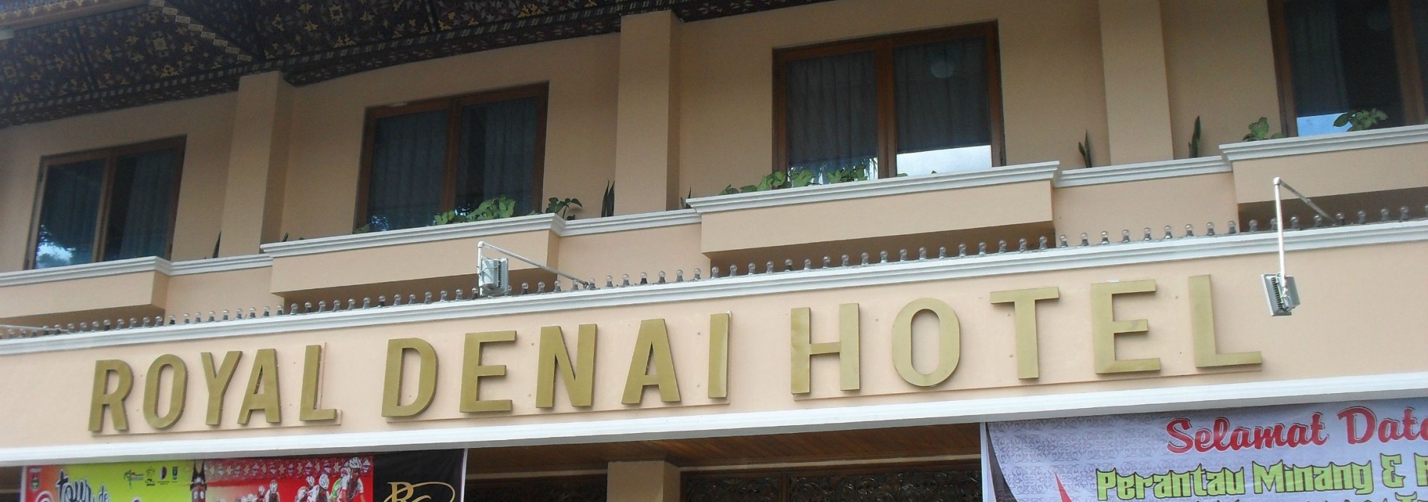 front-hotel-royal-denai-bukittinggi-sumatra-balitravel