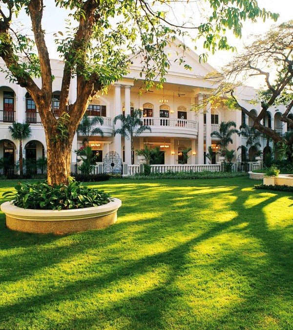 front-majapahit-surabaya-balitravel