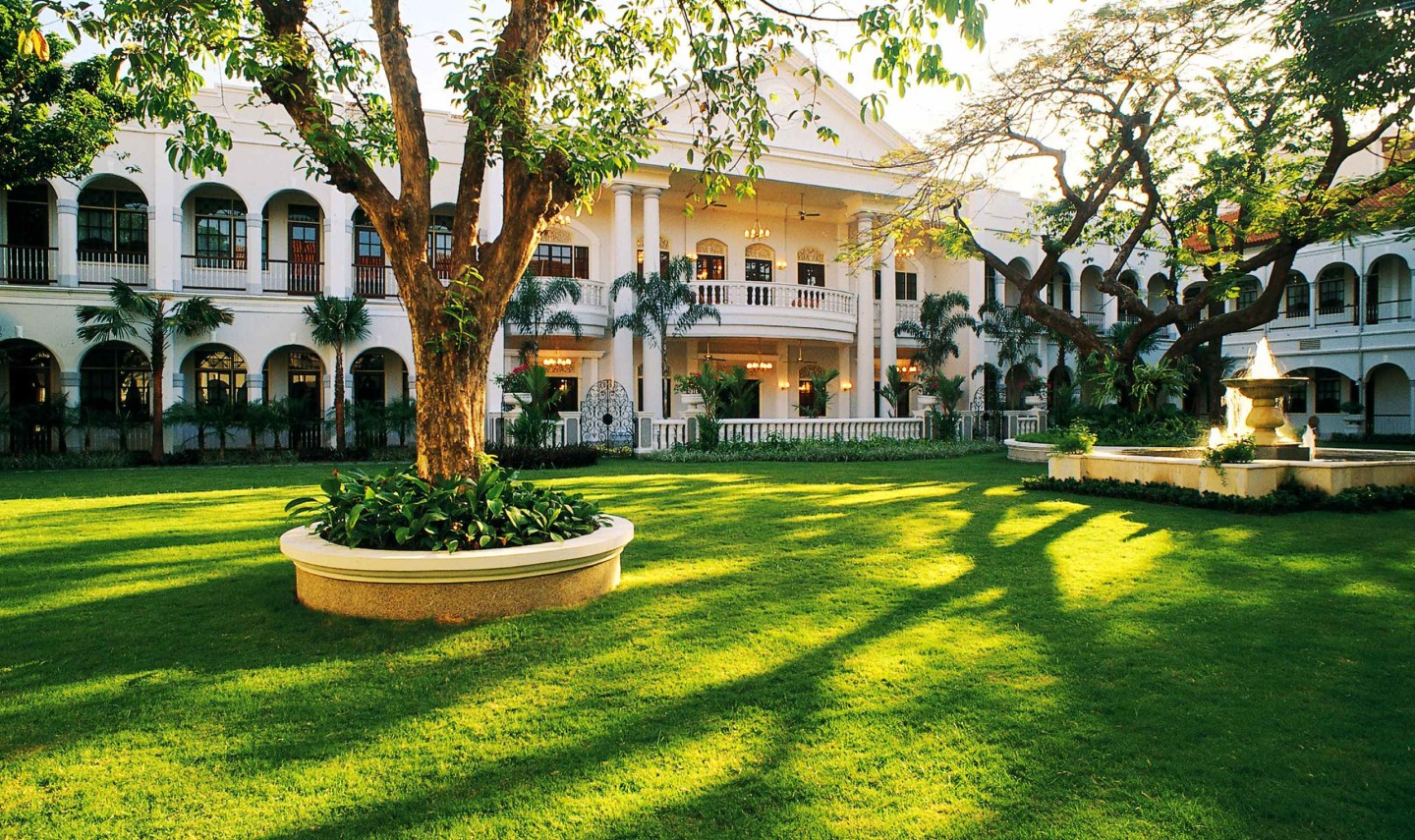 front-majapahit-surabaya-balitravel