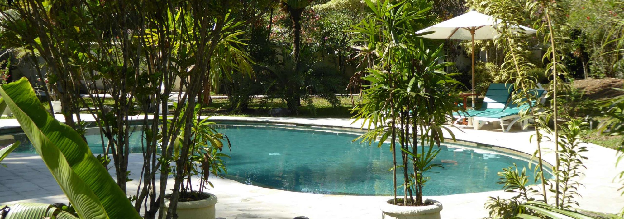 garden-pool-rumah-kita-kalibaru-balitravel