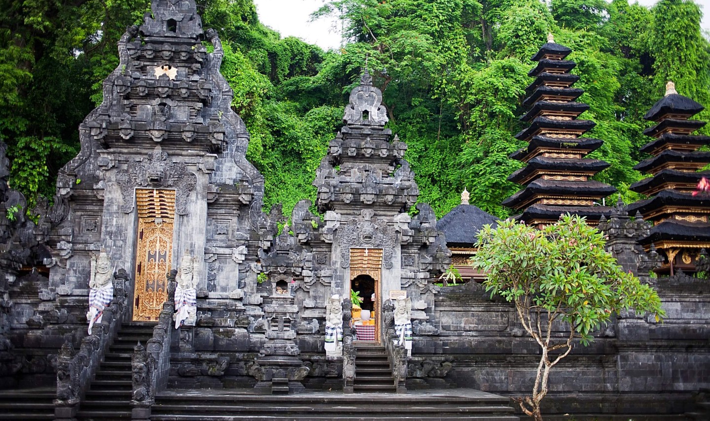 goa-lawah-tempel-bali-travel