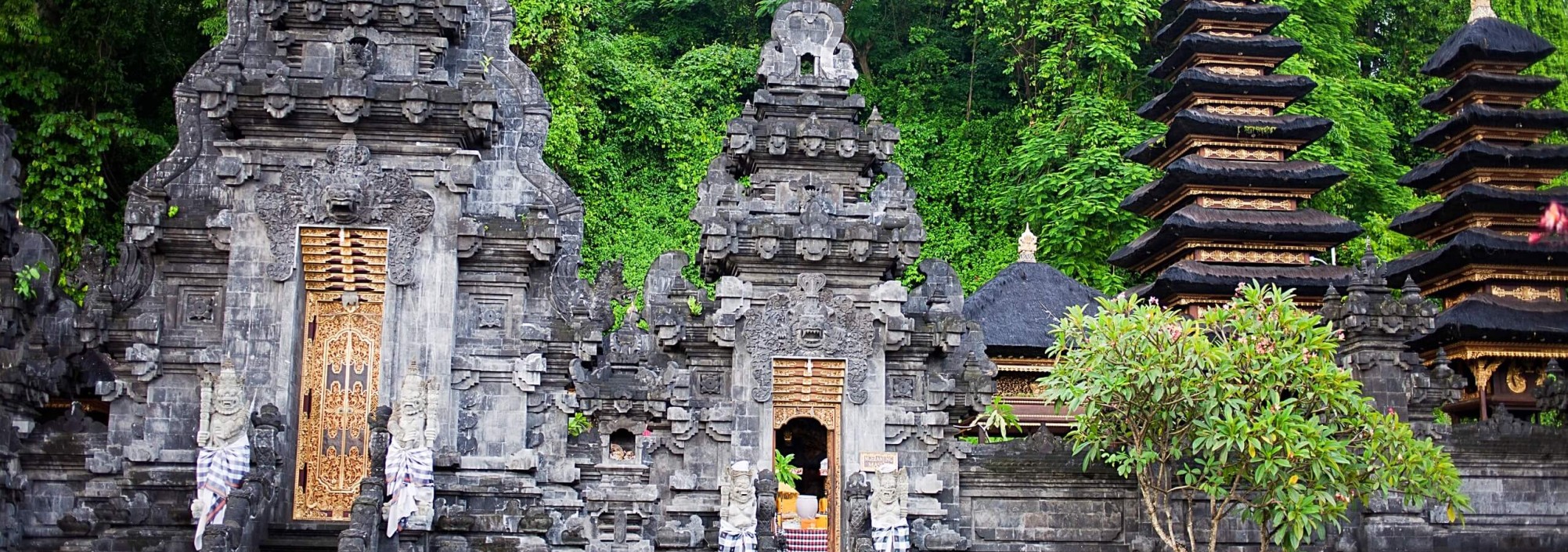 goa-lawah-tempel-balitravel-1