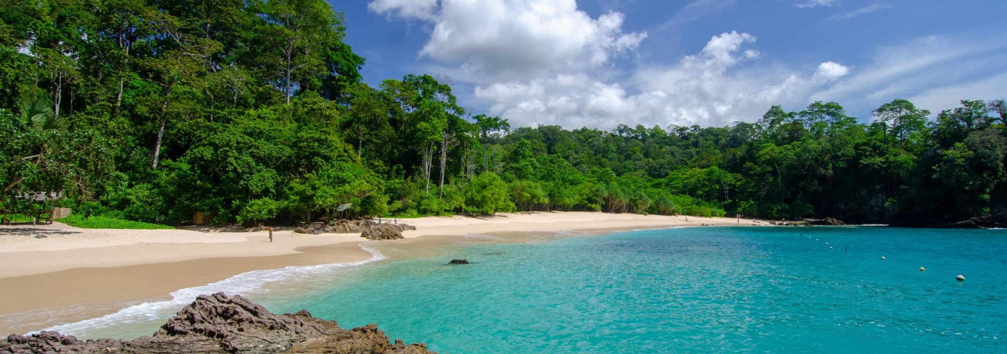 green-bay-beach-teluk-hijau-banyuwangi-oost-java