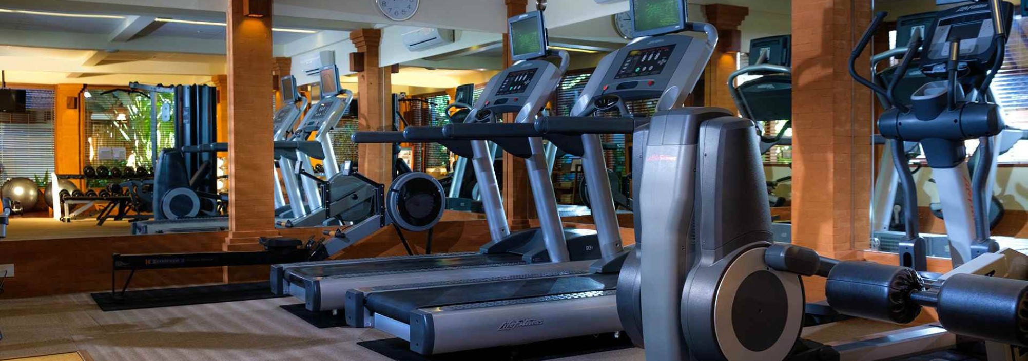 gym-tandjung-sari-bali-travel