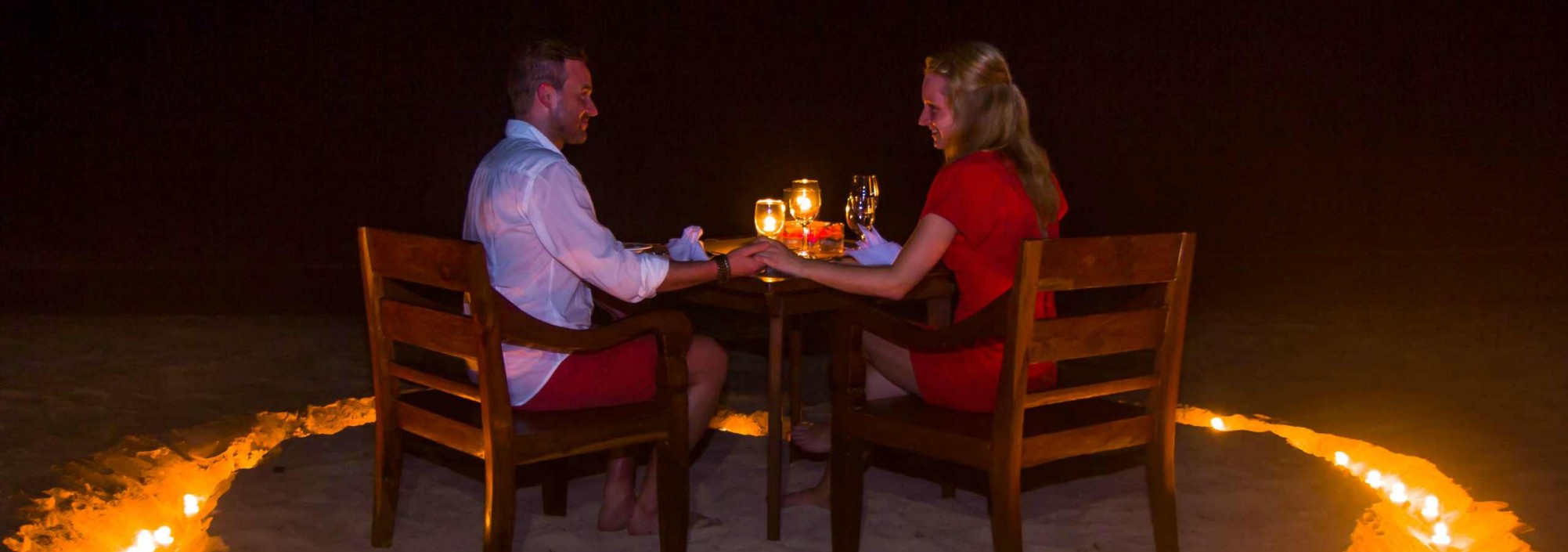 honeymoon-romantic-dinner-keraton-jimbaran-balitravel