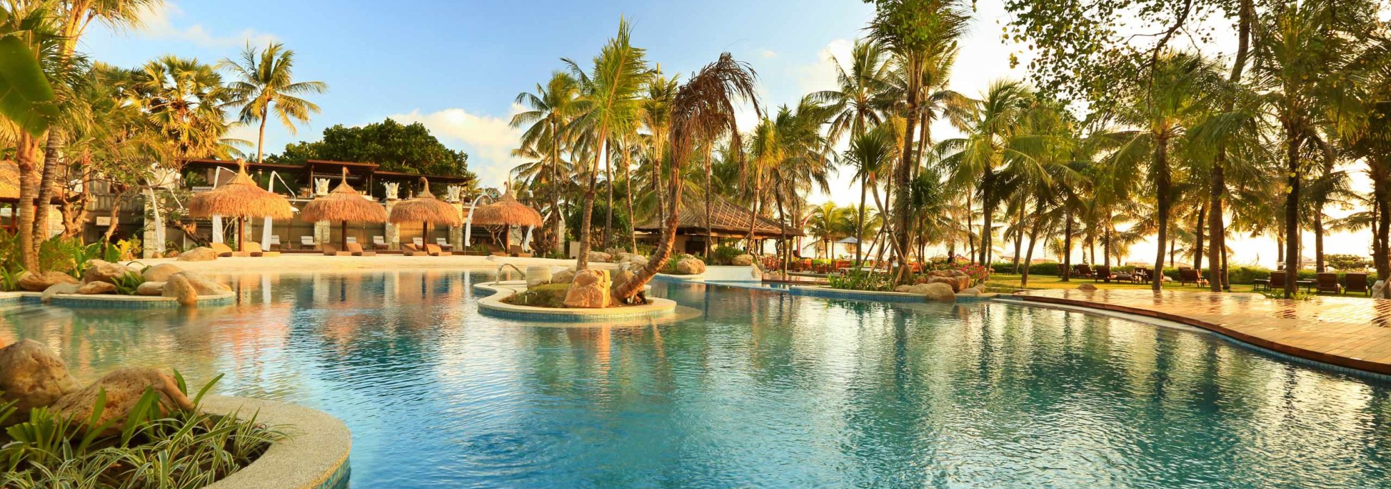 island-pool-bali-madira-balitravel