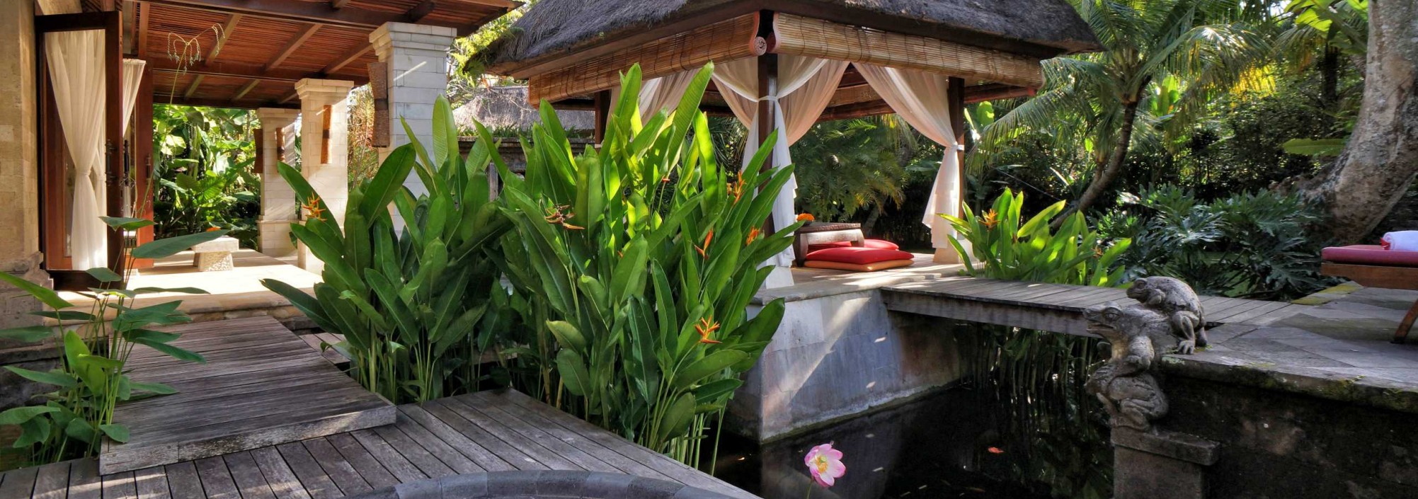 jacuzzi-suite-villa-arma-resort-balitravel