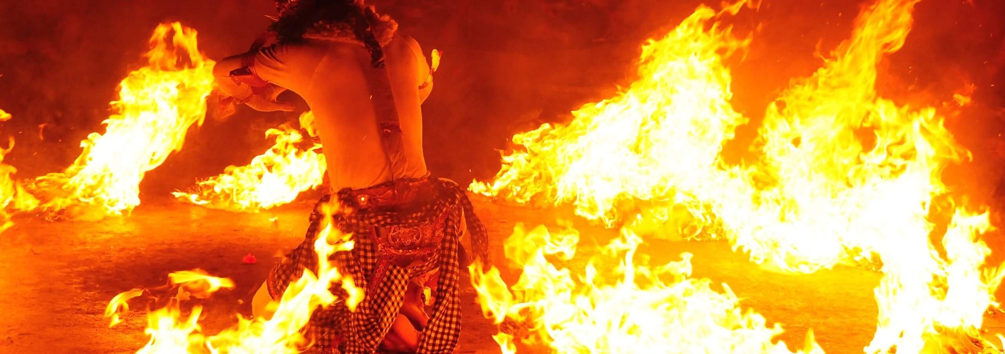 kecak-vuur-dans-uluwatu-tempel-balitravel