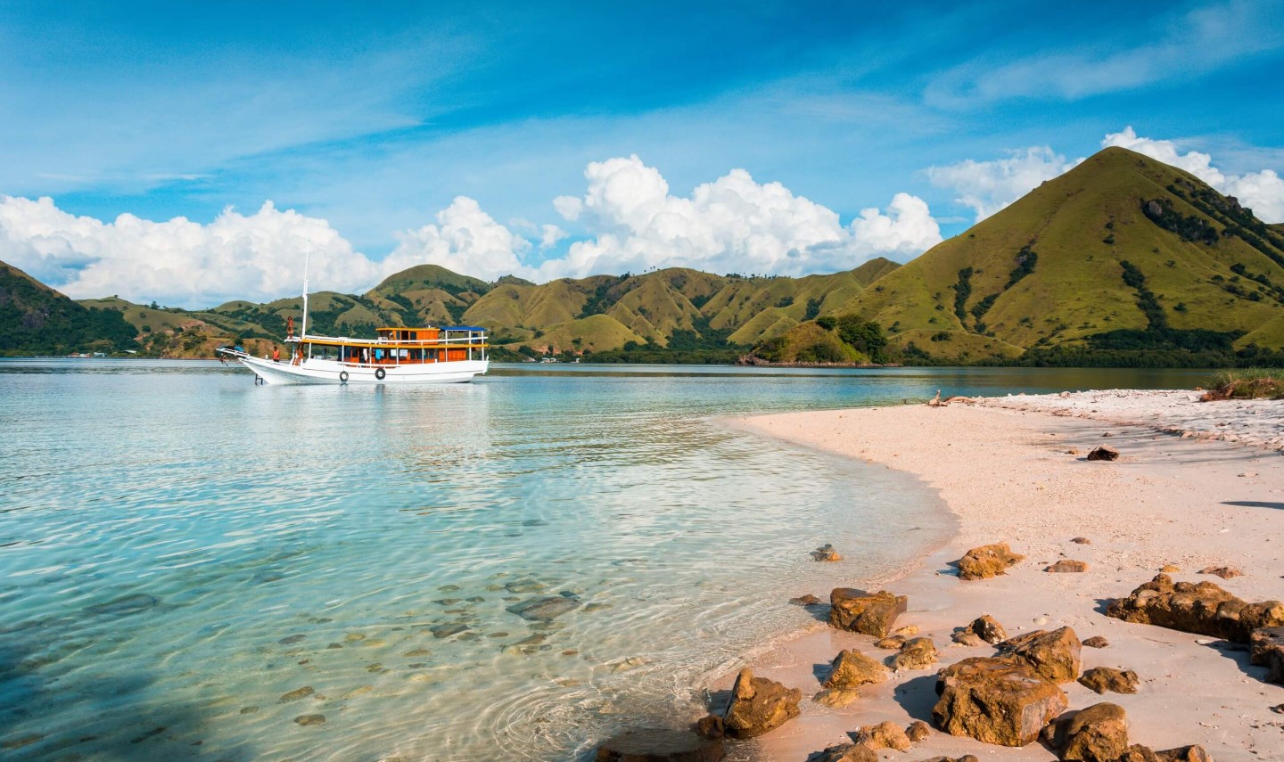 komodo-eilanden-boot-varaan-de-kleine-sunda-eilanden-1