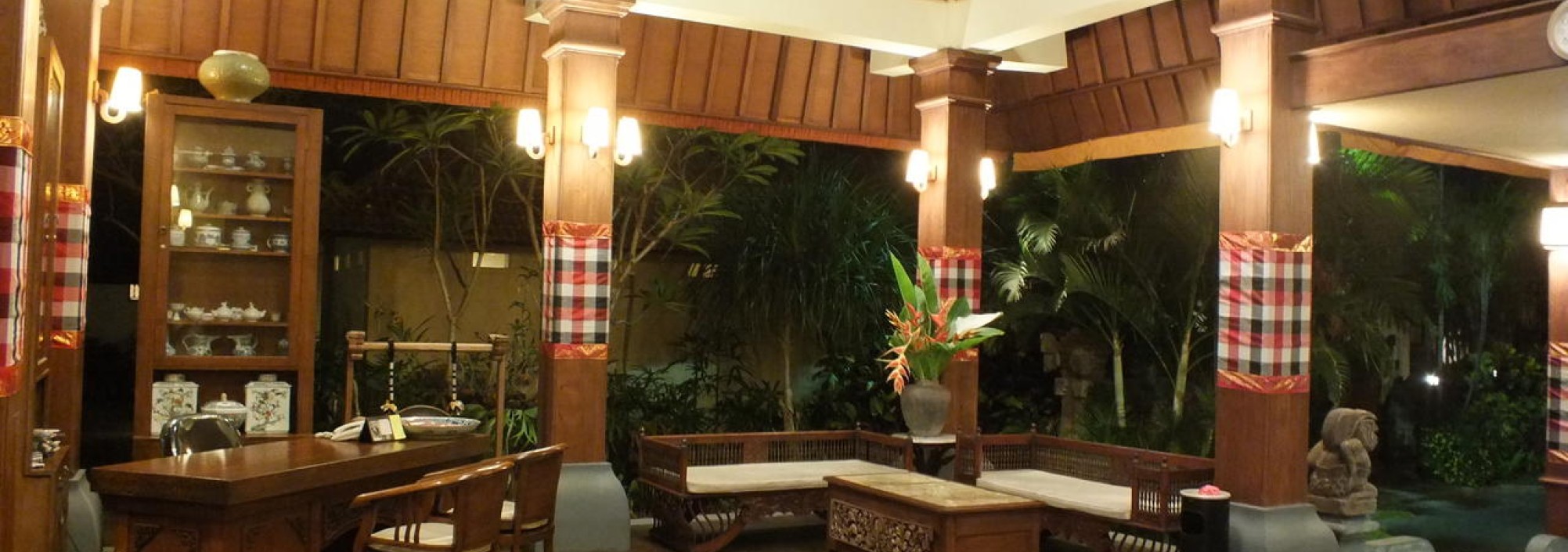 lobby-besakih-beach-hotel-bali