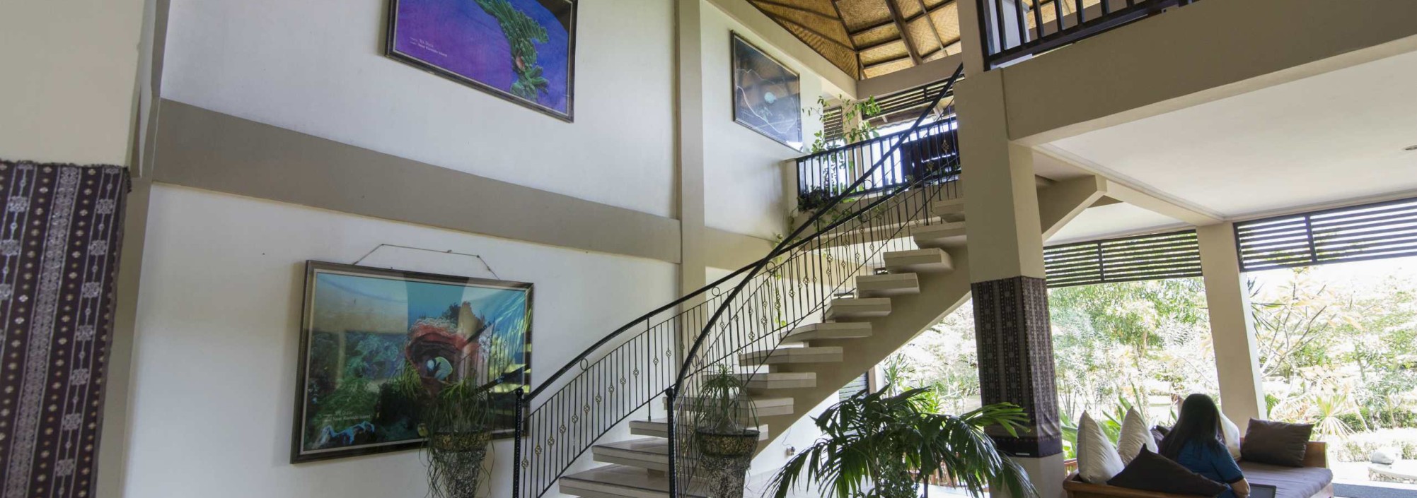 lobby-puri-sari-hotel-labuan-bajo-balitravel